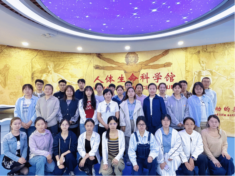 公司开展2026级硕士研究生入学教育系列...
